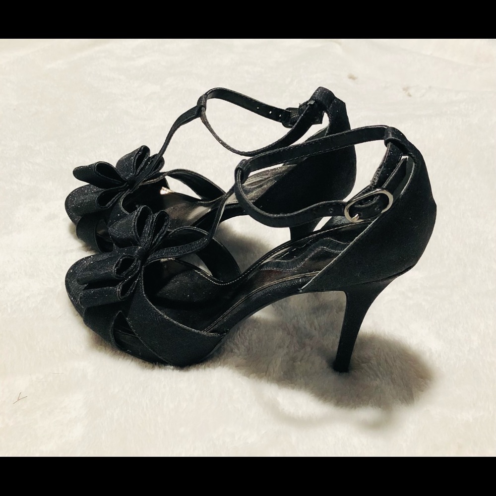NINA Sz 7 1/2 Black and sparkly heels